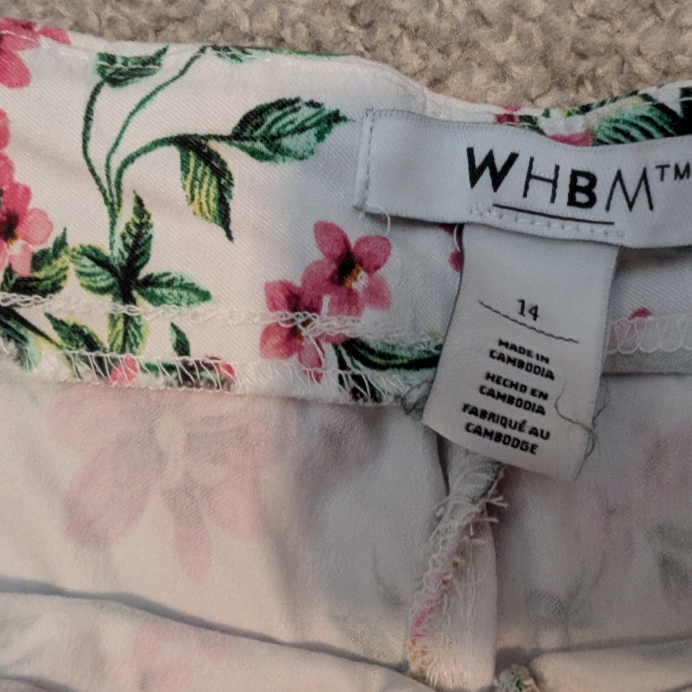 Floral Women's Shorts - Picture 3 of 5